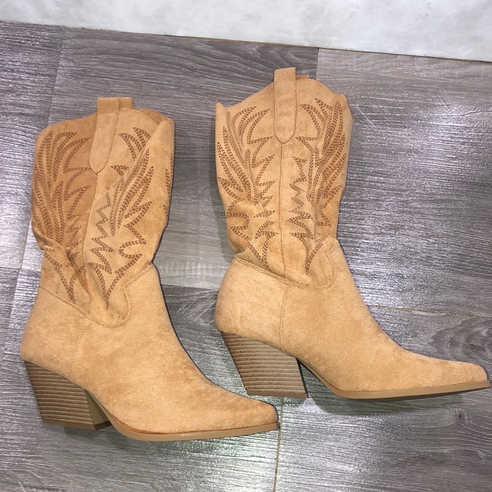 Marquez Tan Western Cowgirl Heeled Boots with Intricate Stitching New